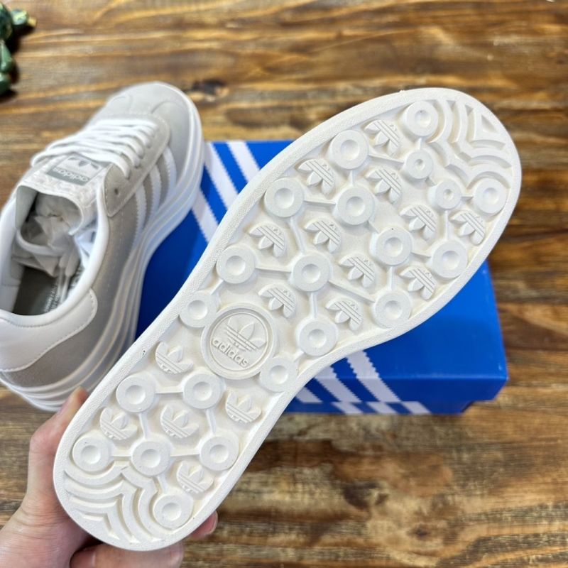 Adidas Sneakers